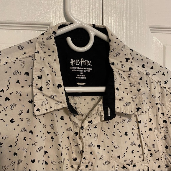 Bundle of 4 Harry Potter Shirts (3 T-Shirts and 1 Button Down T-Shirt) 🪄✨⚡️ - Picture 12 of 13